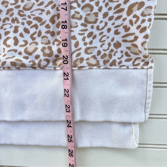 Animal print sweater Size Medium - Picture 6 of 10